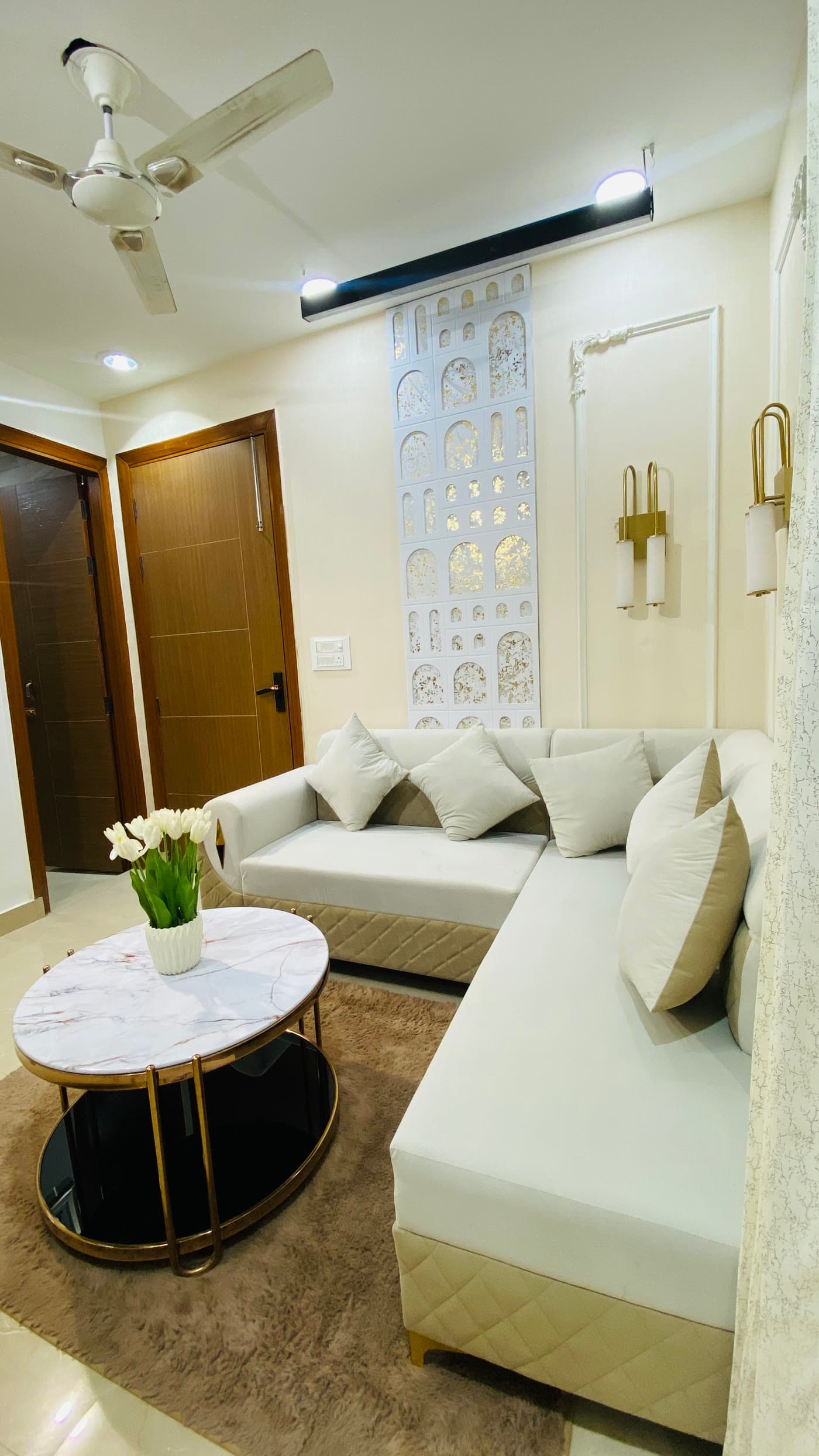 Living room towards the bedrooms